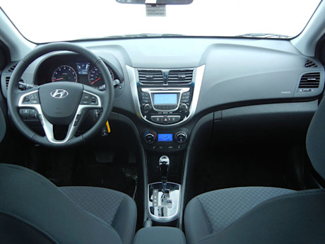 Editorial 2013 hyundai accent   03 6818