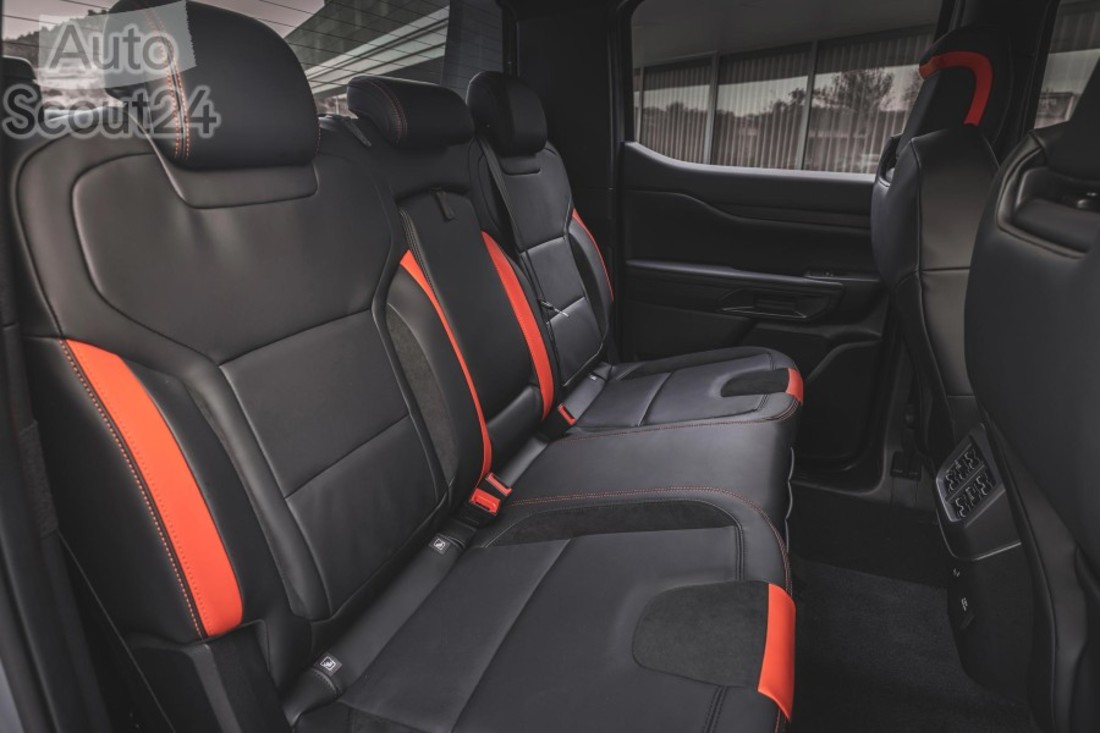 Ranger_Raptor-interior-07-LOW.jpg