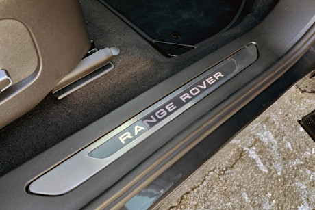 Editorial 2022 land rover range rover evoque p250 bronze collection 32 ct