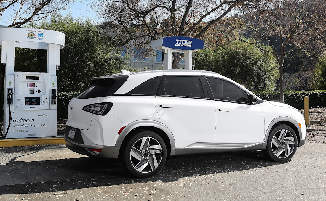 hyundai-nexo-wasserstoff-tankstelle