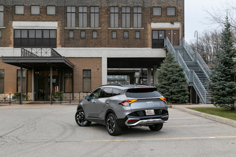 Editorial 2023 kia sportage phev ex premium 05 jw