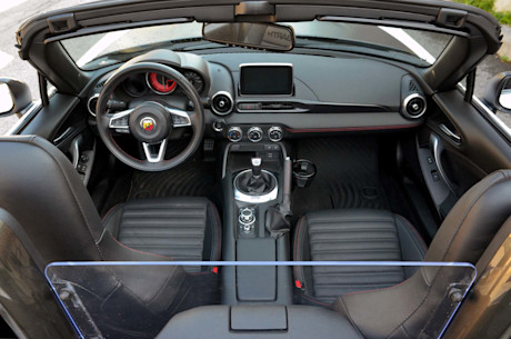 Fiat 124 Spider Abarth 2019 : essai routier Body Image