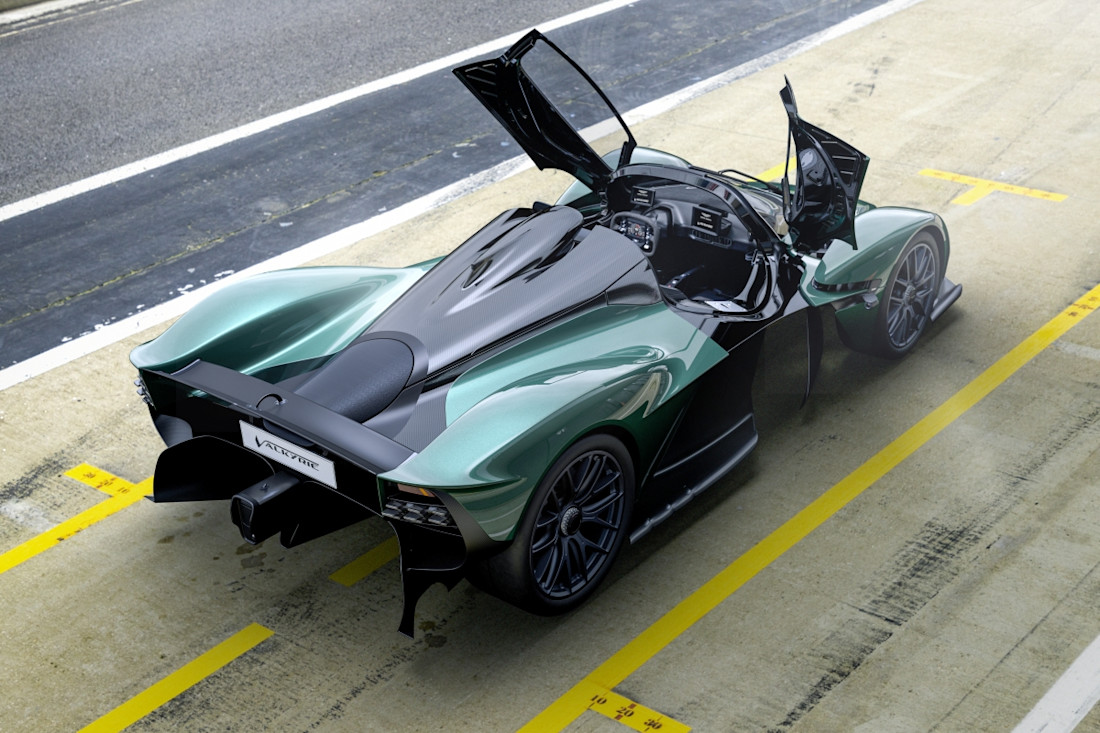 aston-martin-valkyrie-lego-2025 (7).jpg