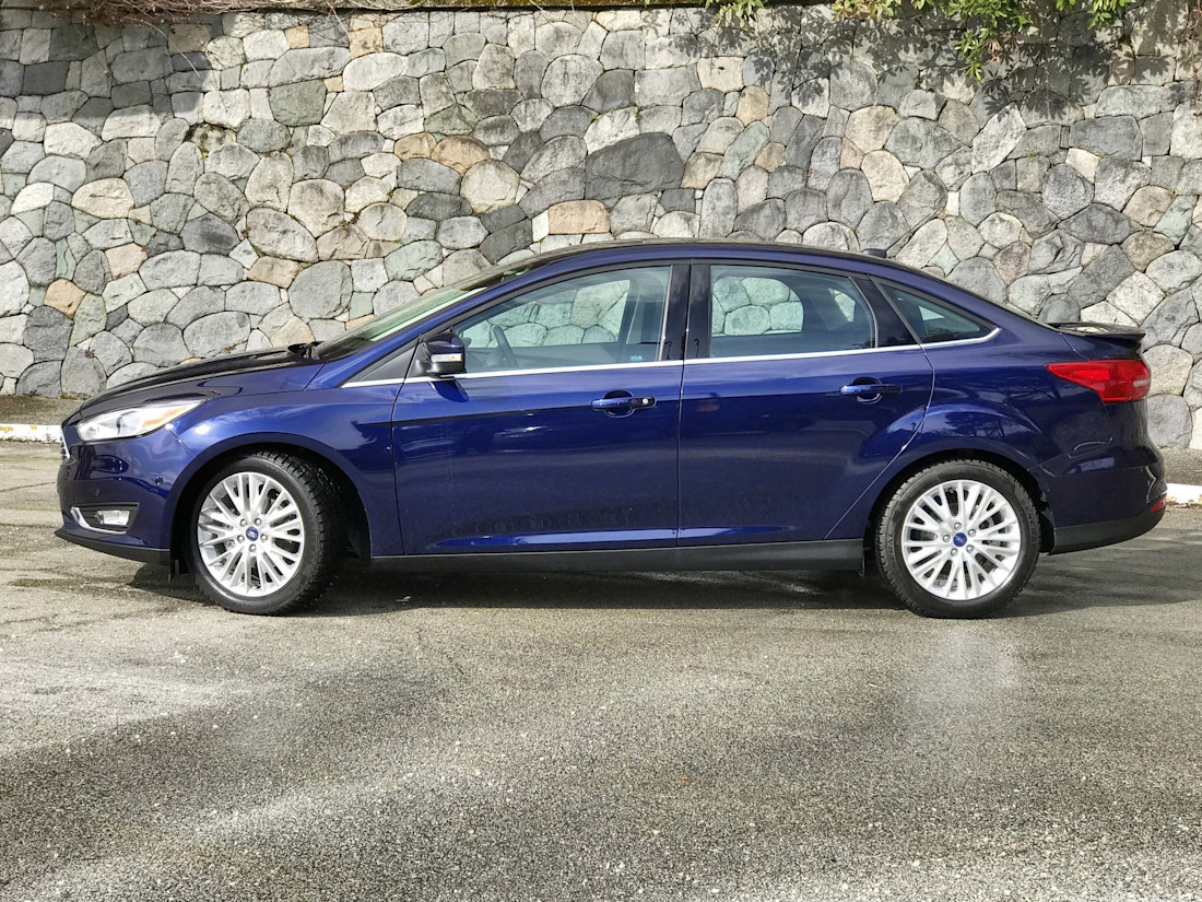 Editorial 2017 ford focus titanium sedan 04 gw