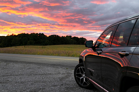 Editorial 2022 jeep grand cherokee summit reserve 10 jw