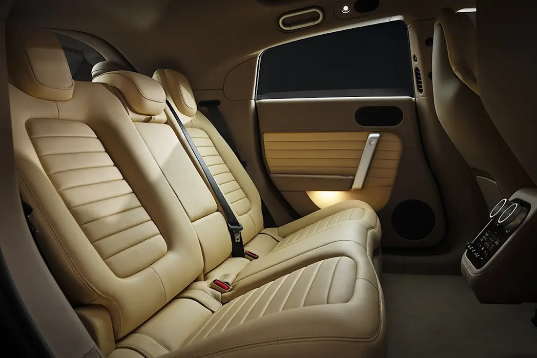BEBE20260528 Ferrari Luce 04