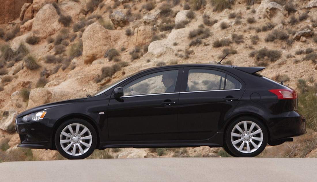 mitsubishi-lancer-sportback-side