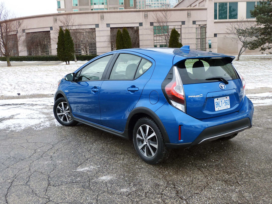 Editorial 2018 toyota prius c technology 05 jb