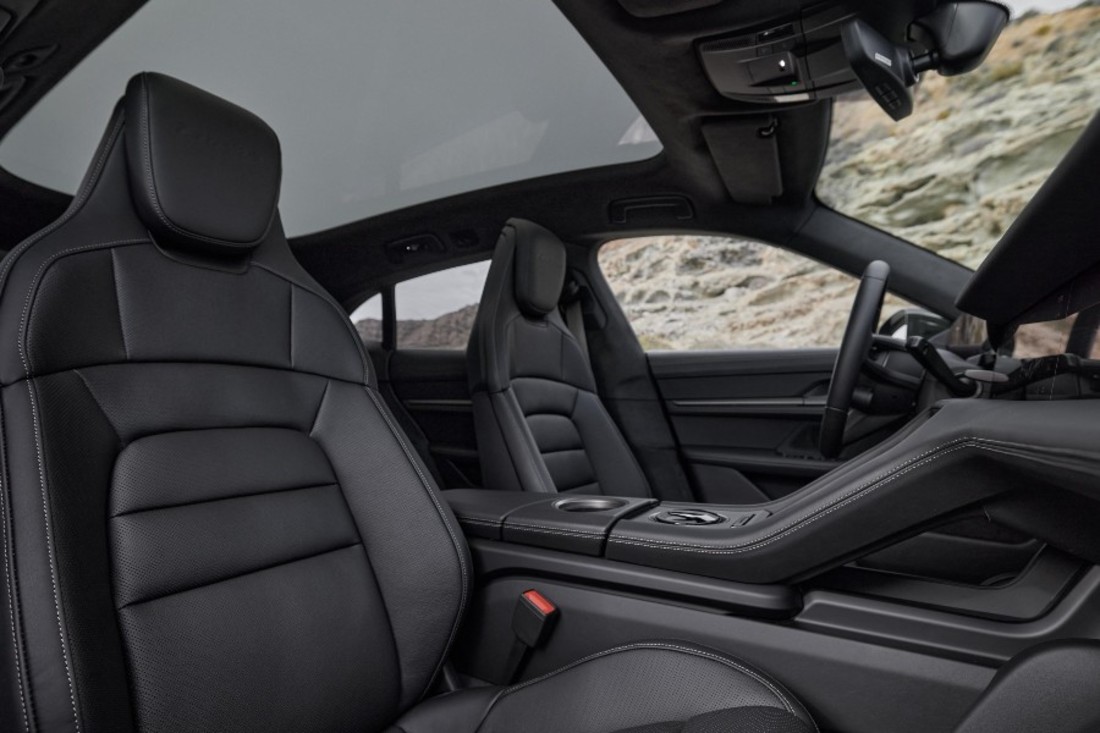 porsche-taycan-2024.interior.jpg