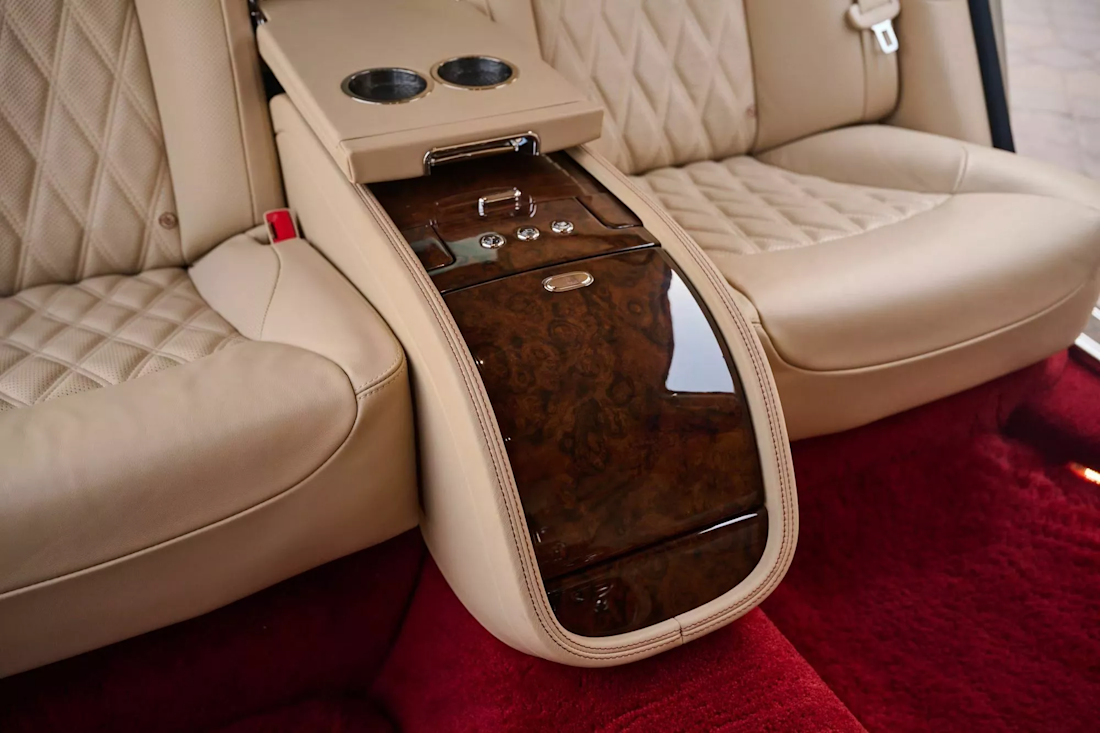 Bentley-Mulsanne-Grand-Limousine (2).jpg