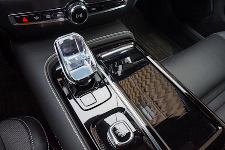 Editorial 2024 volvo v60 recharge t8 awd polestar engineered td 240227 27 jl