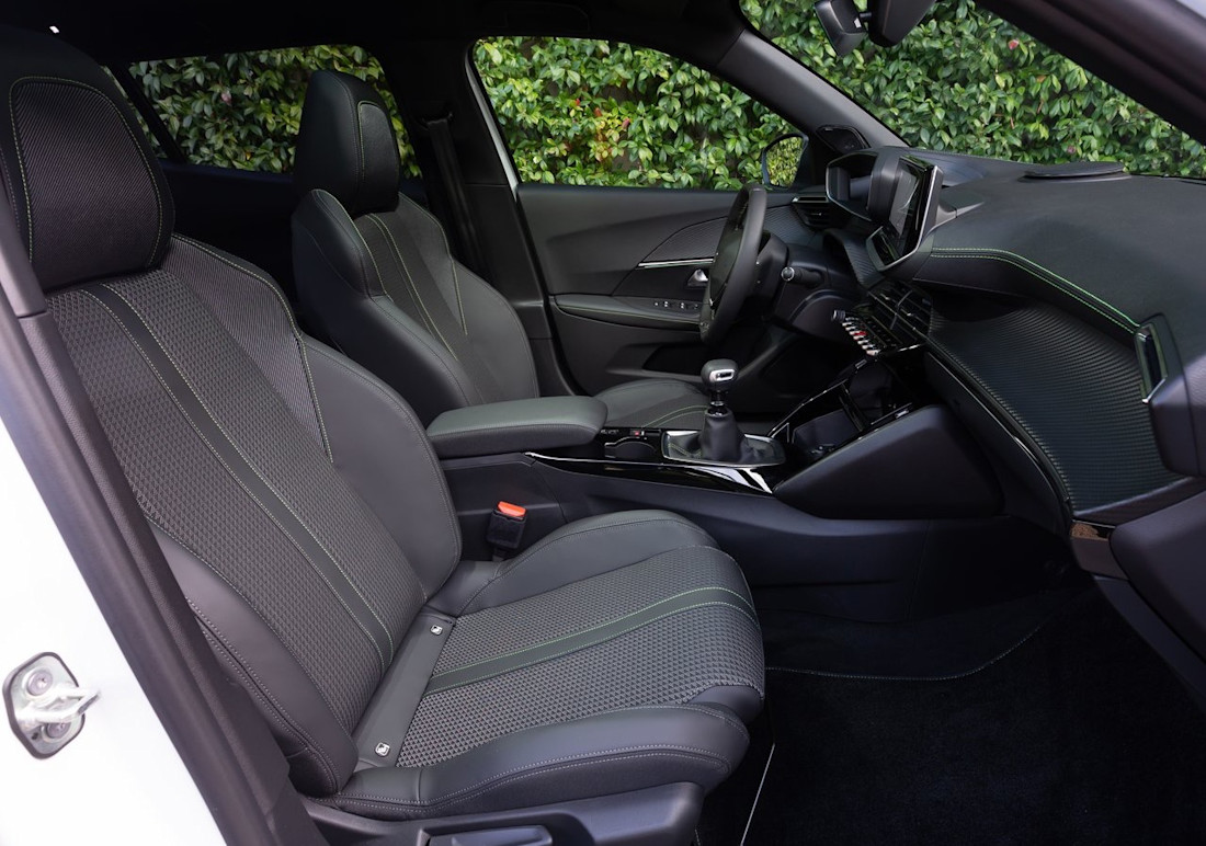 Peugeot-2008-2020-Innerraum 2