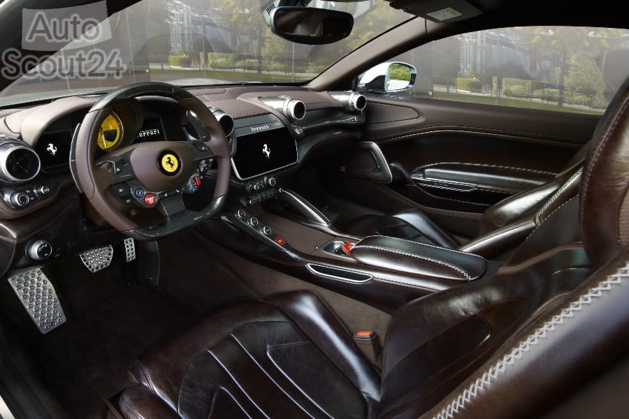 04_Ferrari-BR20_int_01 (2).jpg