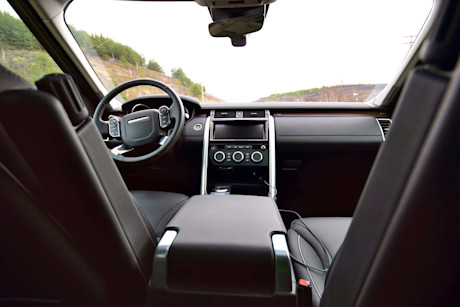 Editorial 2018 land rover discovery hse luxury td6 24 jp