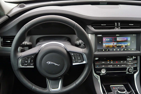Editorial 2018 jaguar xf 25t awd prestige 19 jm