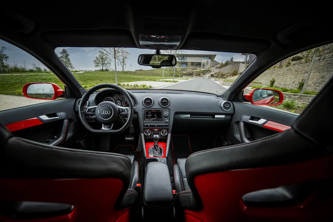 audi-rs3-2011-cockpit