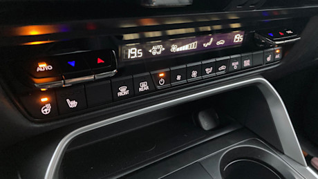 Jeep Grand Cherokee 4xe vs Mazda CX-90 PHEV 2024 : match comparatif Image