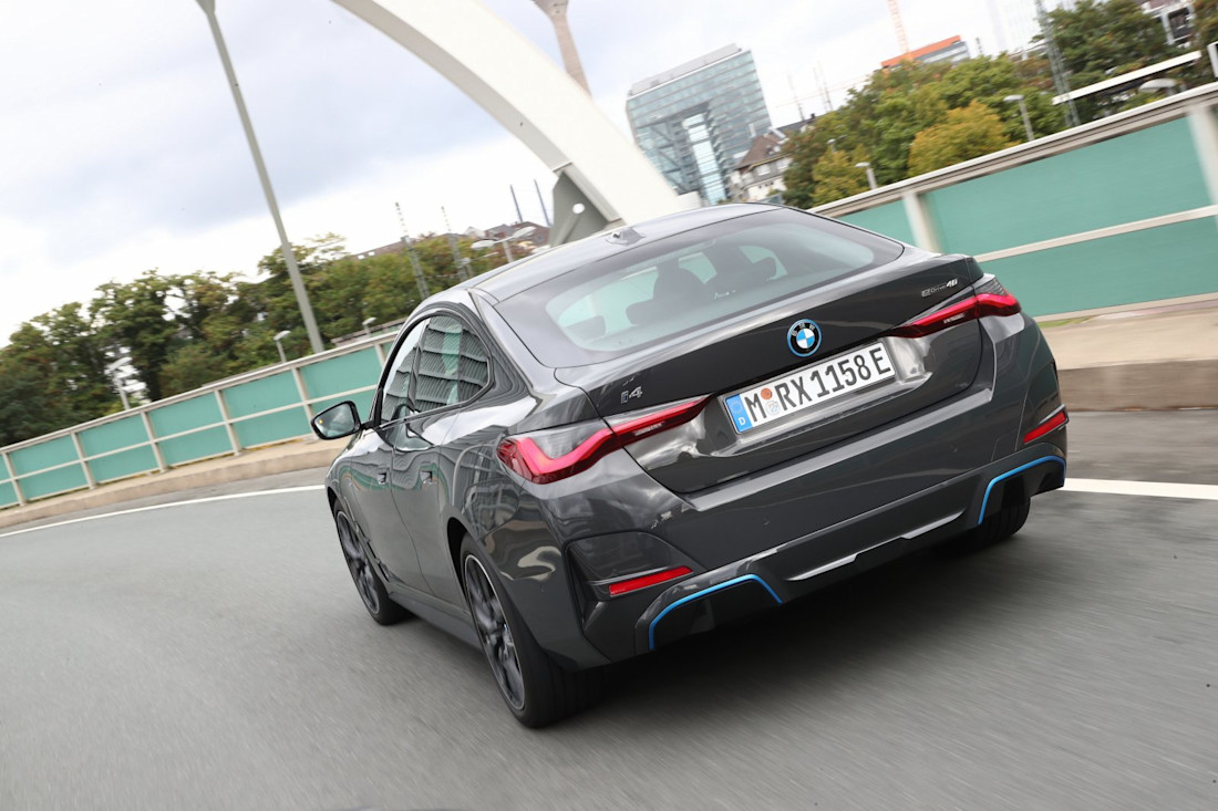 bmw-i4-polestar-2-2022-3.jpg