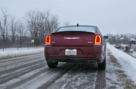 Editorial 2018 chrysler 300s awd 06 jw