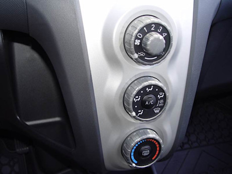 Editorial 2008 toyota yaris ce 2dr gw 02