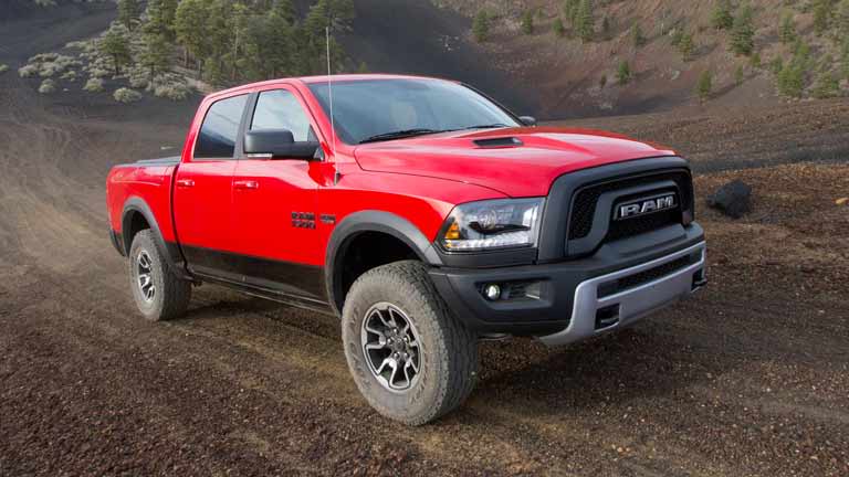 vedere din fata Dodge RAM