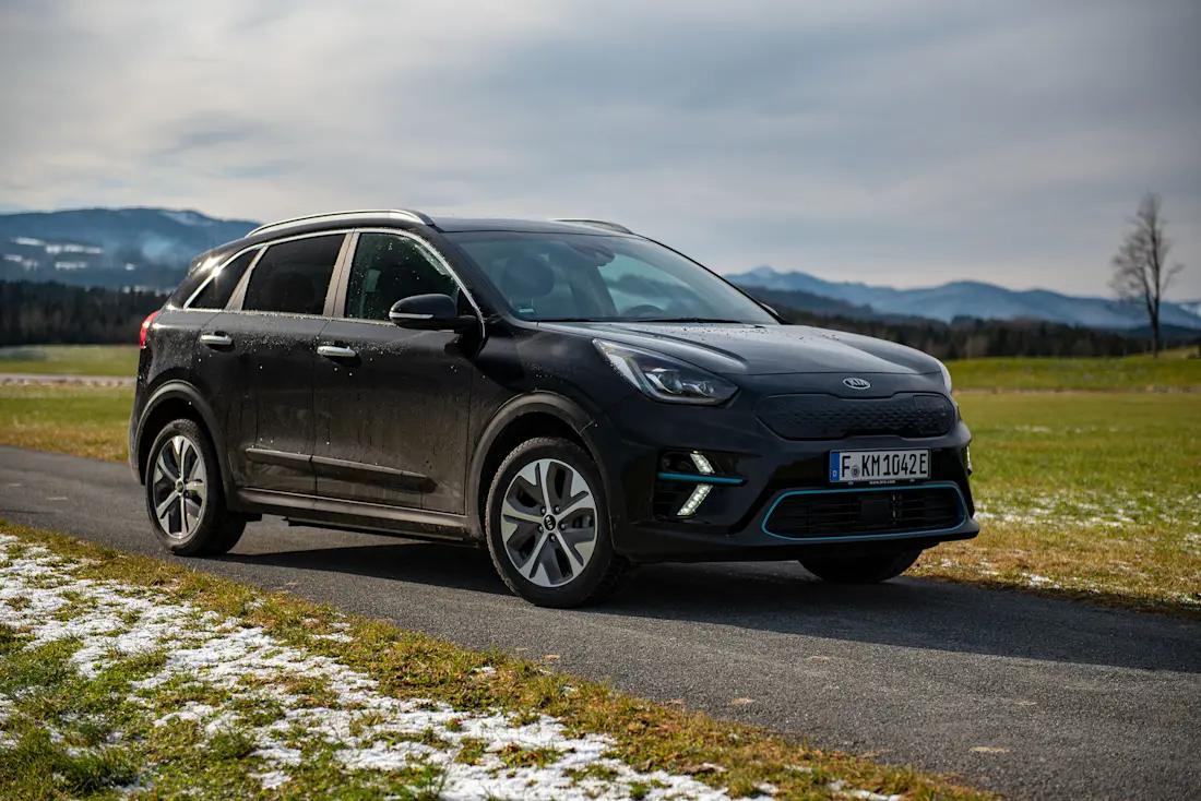 Kia-e-Niro-64-kWh-Side Kia-e-Niro-64-kWh-Side