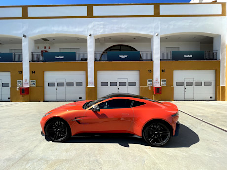 Editorial 2025 aston martin vantage mb 7