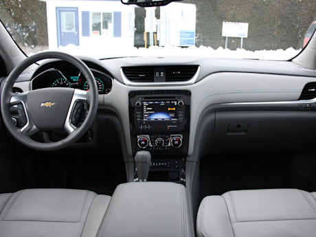 Editorial 2013 chevrolet traverse 2lt awd   md 011 3932