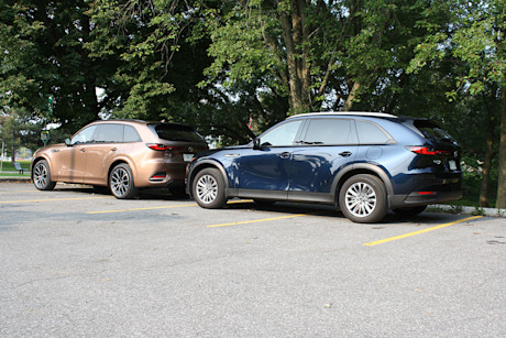Match comparatif des VUS intermédiaires hybrides rechargeables, Édition 2024: Mazda CX-90 PHEV 2024 vs Mazda CX-70 PHEV 2025 Image