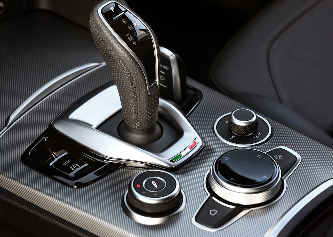 Alfa_Romeo-Stelvio-2020-1280-10.jpg