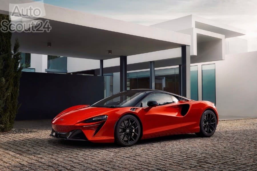 McLaren-Artura-2022-1280-06 (2).jpg
