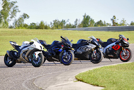 Editorial 2017 superbikes comparison 02 db