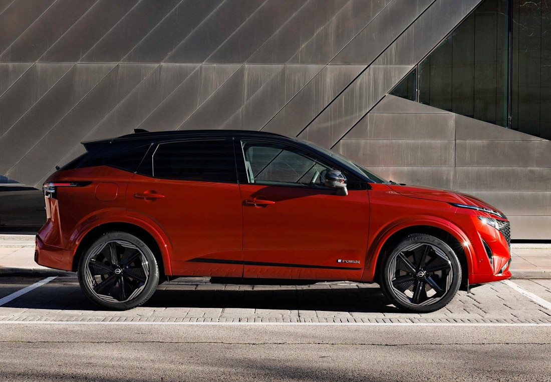 Nissan-Qashqai-2025-frontale Seitenansicht