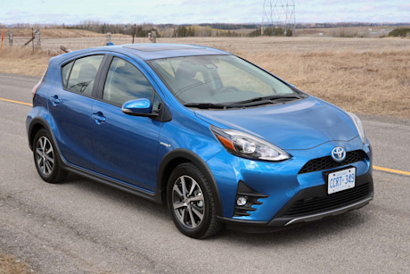 Editorial 2019 toyota prius c technology 06 jm