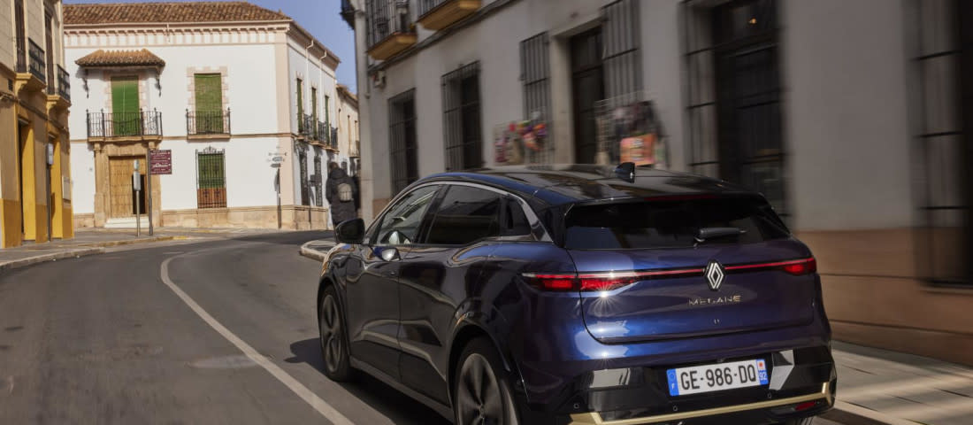 Renault_Megane_E-Tech_Heckansicht-1100