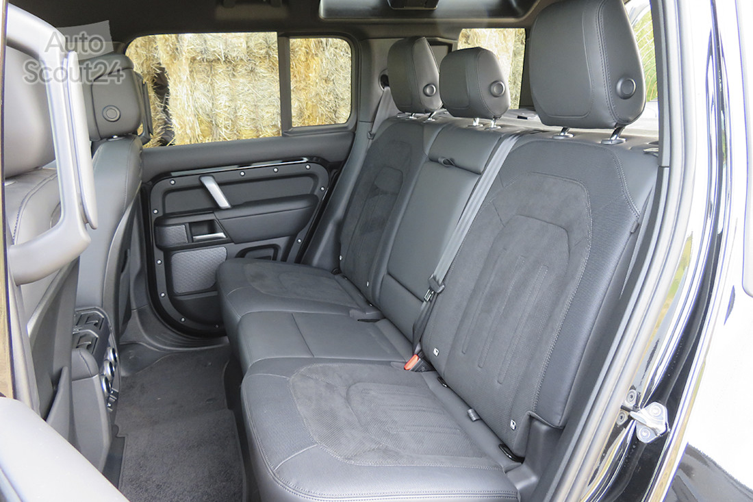 13_land_rover_defender 110 V8.JPG