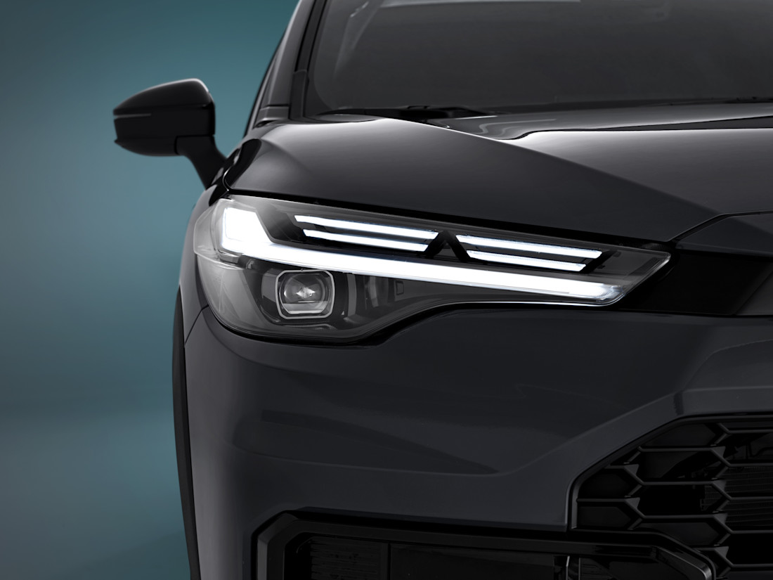 vernieuwde-toyota-corolla-cross-2025-zet-grote-muil-op-en-doet-volkswagen-na-2025-08.jpg