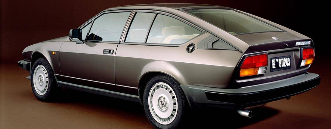 2H4VhWRHZxdLMUnB2dDf0a-8f67c4f8bfc32ef91d60f77051c771bd-alfa-romeo-alfetta-l-02-1100