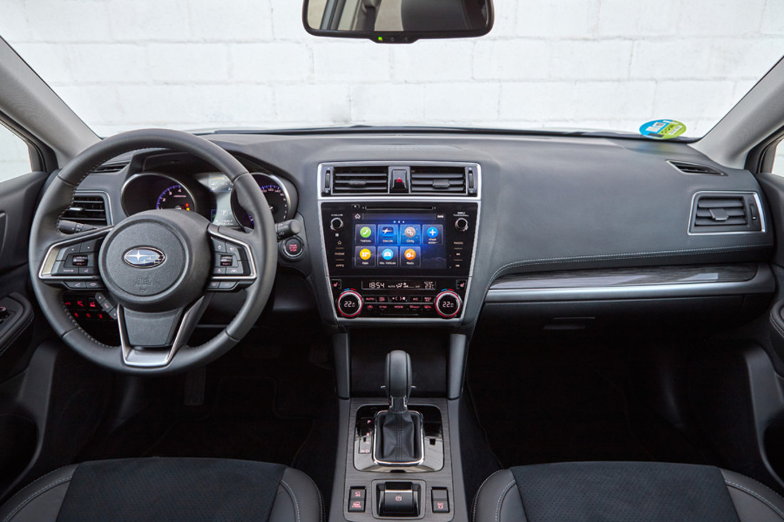 Subaru Outback Silver Edition (38).jpg