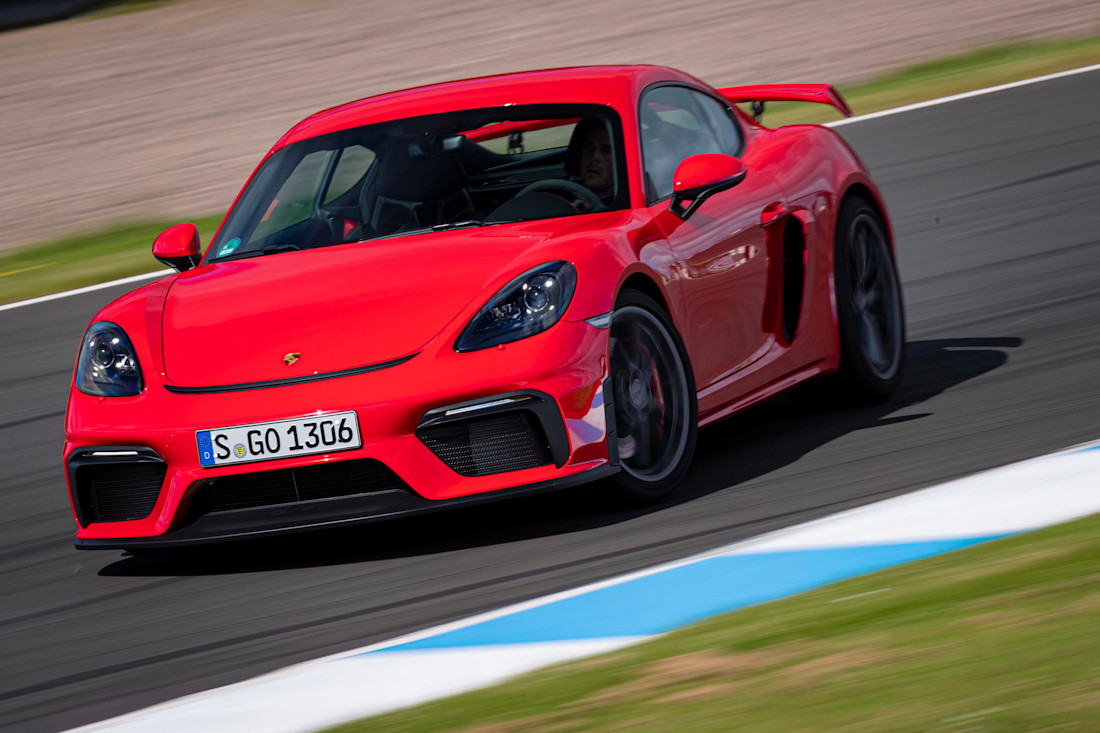 AS24 -Porsche Cayman GT4 (1).jpg