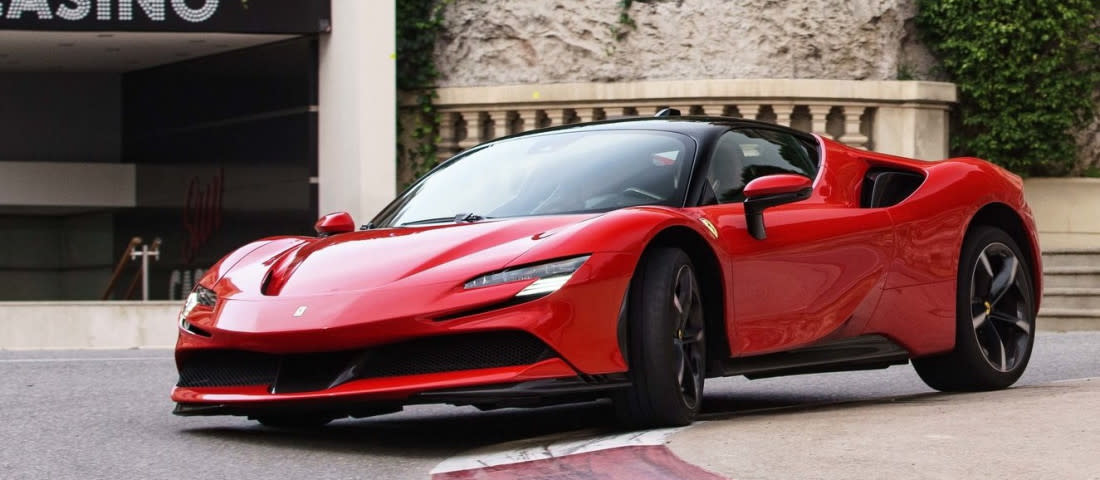 Ferrari-SF90_Stradale-2020-1600-04-1100