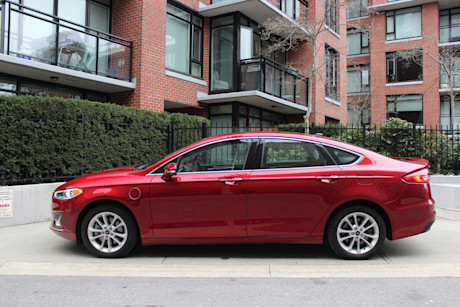 Editorial 2019 ford fusion energi titanium 04 dh