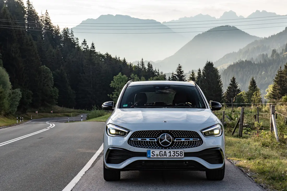 Mercedes-Benz-GLA-250-4Matic-Front