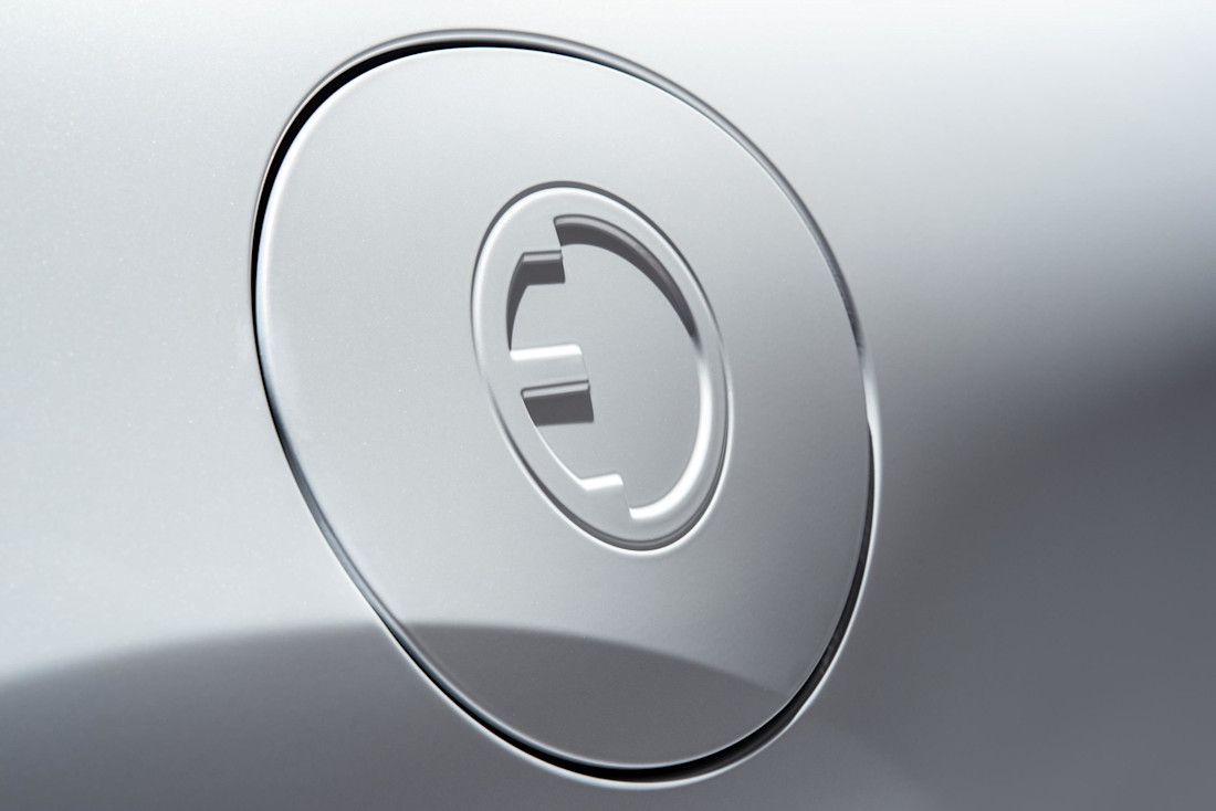 P90358566_highRes_the-new-mini-electri.jpg