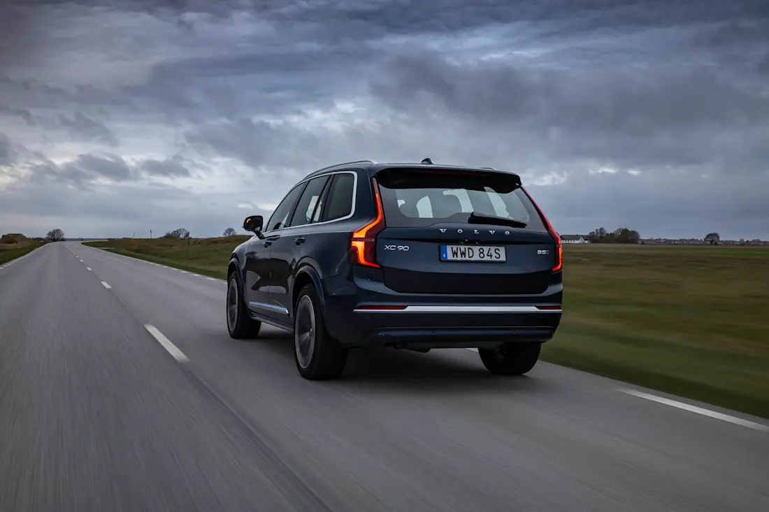 New Volvo XC90 B5 - dynamic 17 New Volvo XC90 B5 - dynamic 17