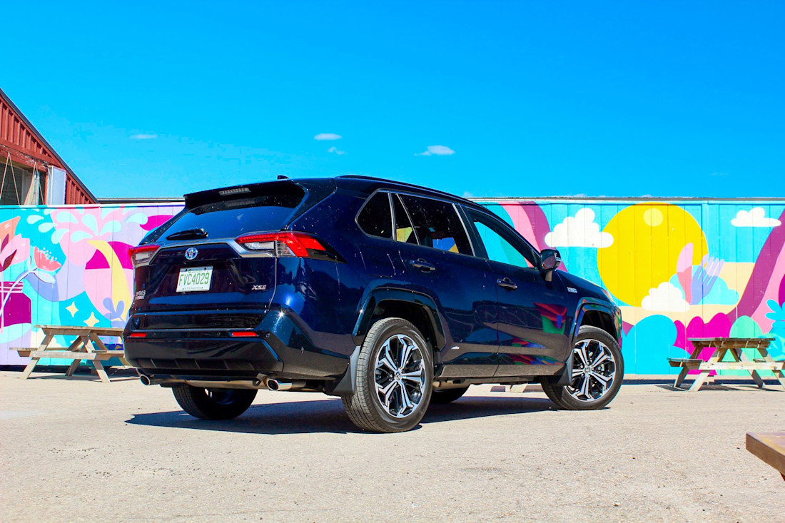 Editorial 2022 toyota rav4 prime xse awd 05 pb