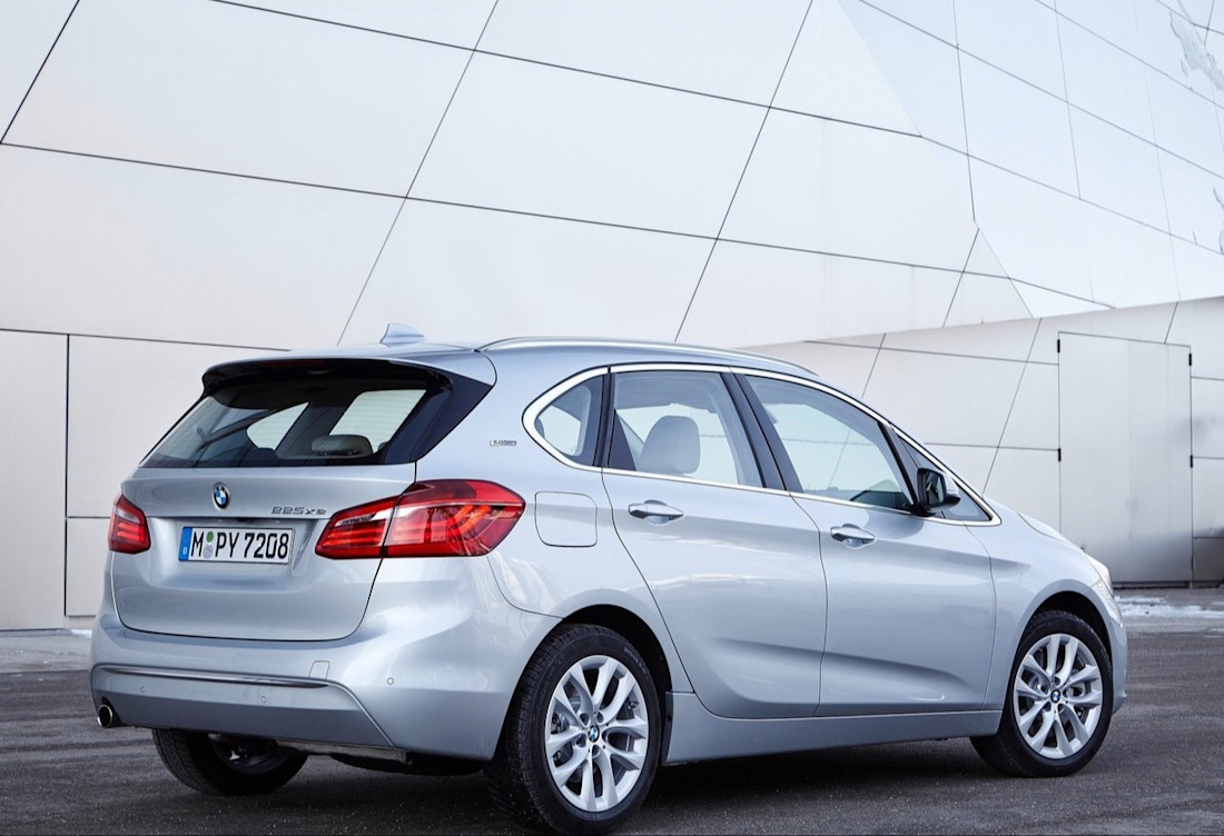 BMW-225xe Active Tourer-2016 (3)