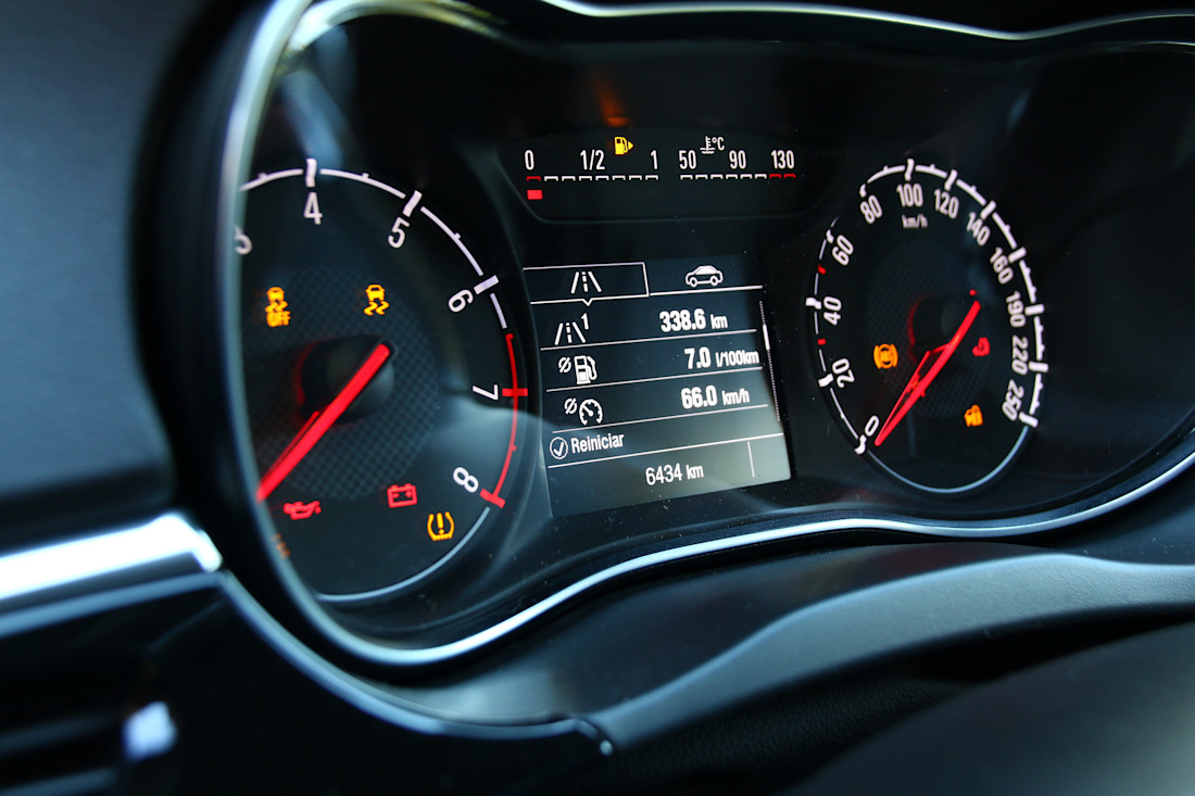 Opel Corsa GSi (2).JPG