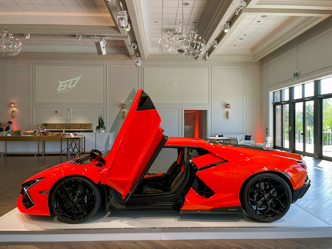 Editorial 2024 lamborghini revuelto 02 pg