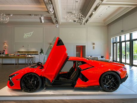 Editorial 2024 lamborghini revuelto 02 pg